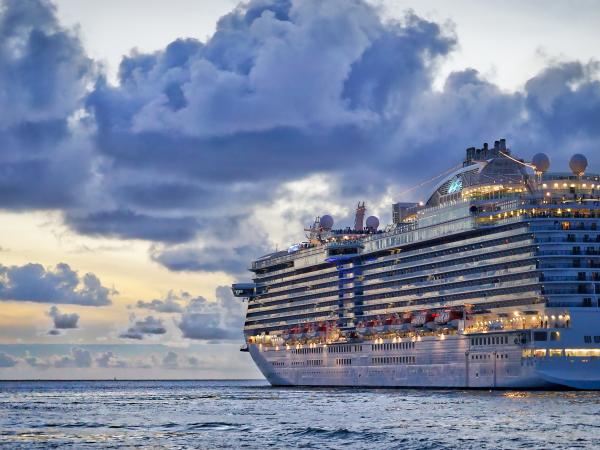 photo of cruise ship 